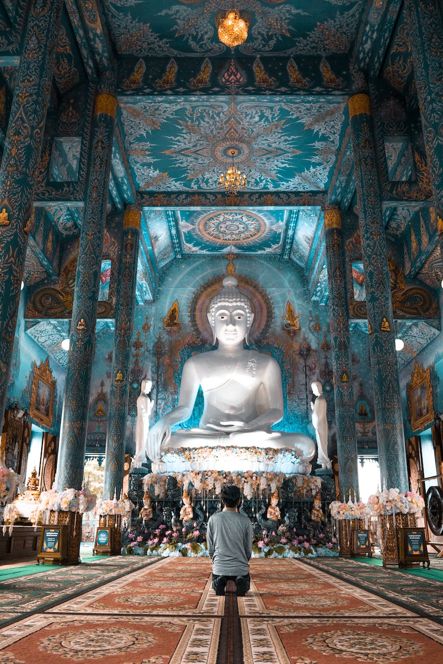 peron praying at buddha for good luck